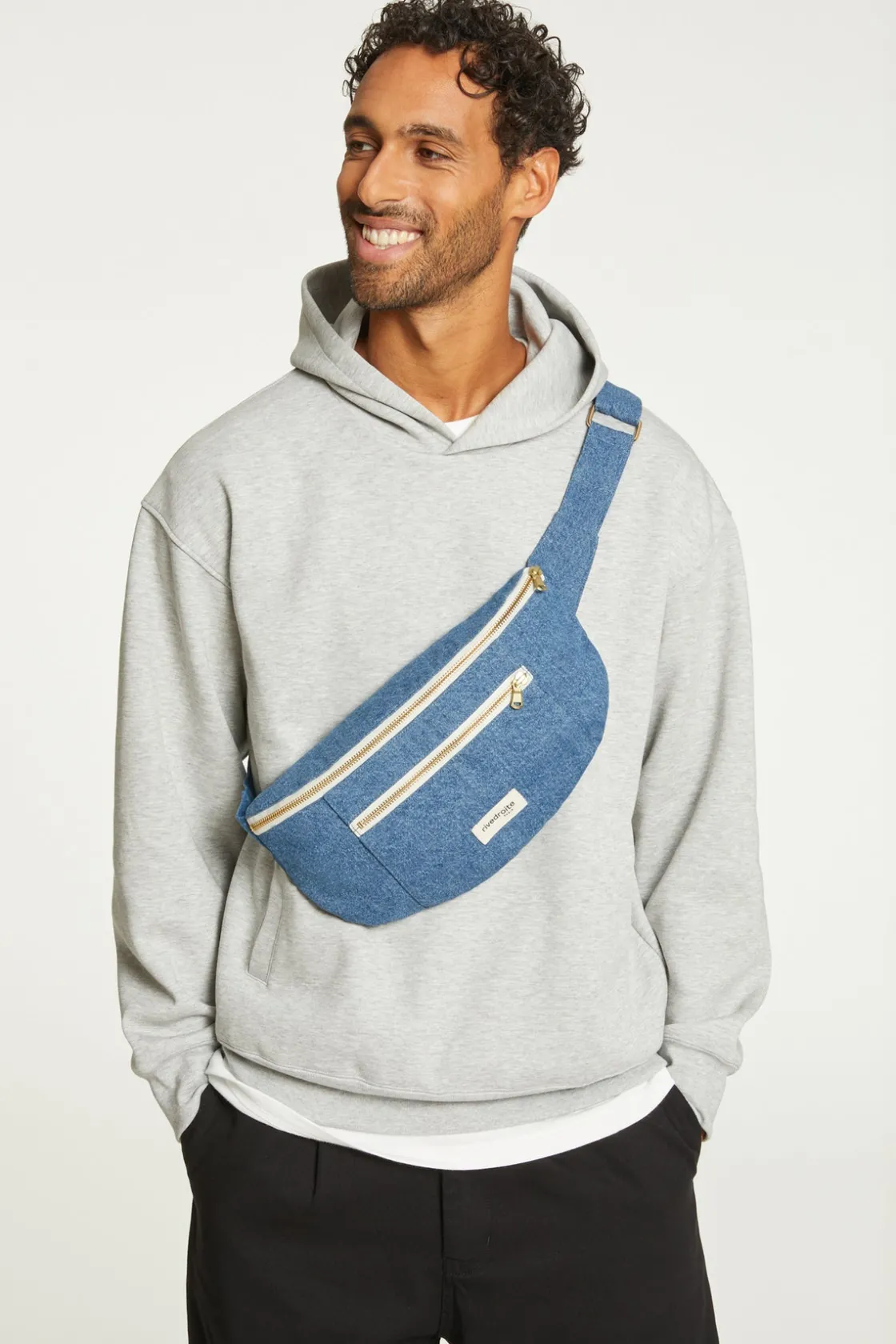 Homme Rivedroite Paris Orsellesacbananegrandformat